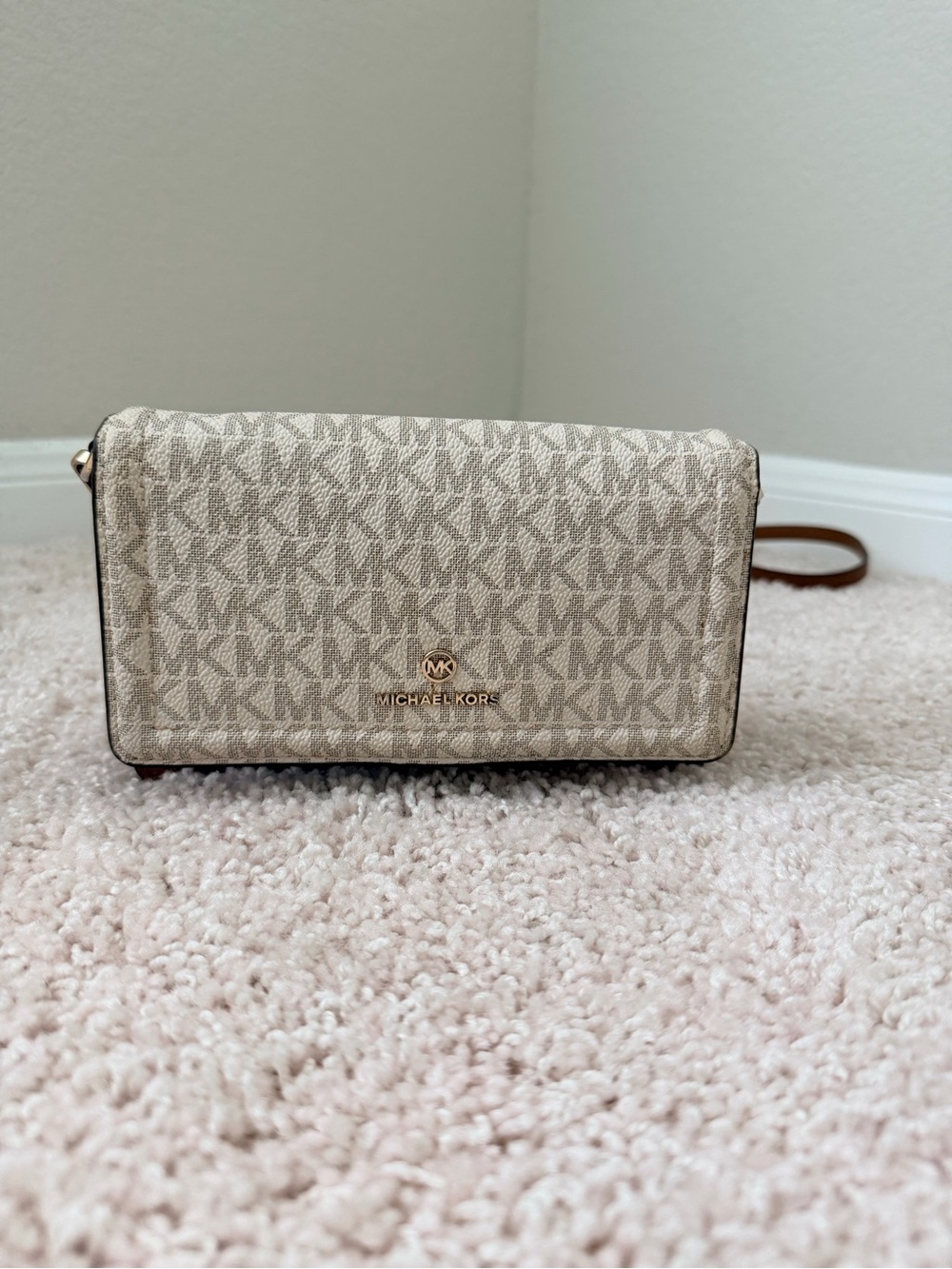 Michael Kors Signature Crossbody Wallet- Vanilla